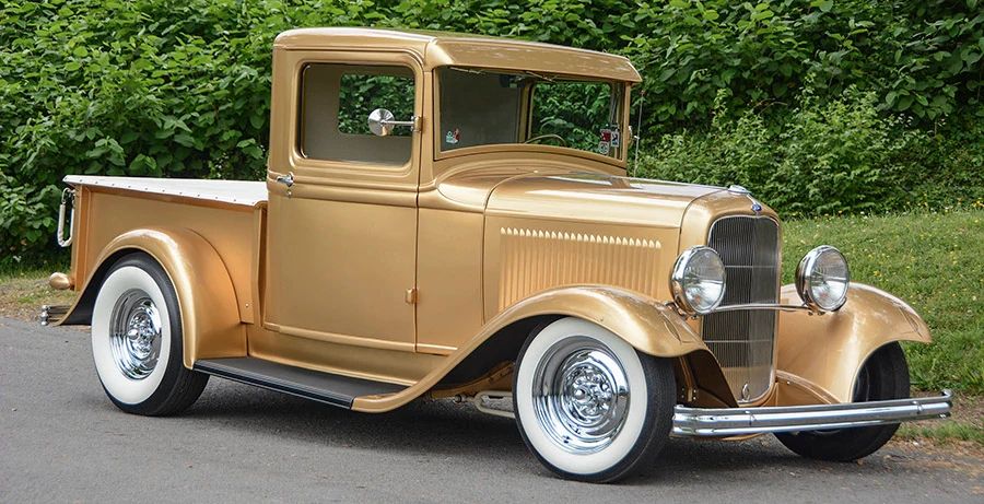 Pieter Du Plooy's Custom GMC Pickup with lowered suspension